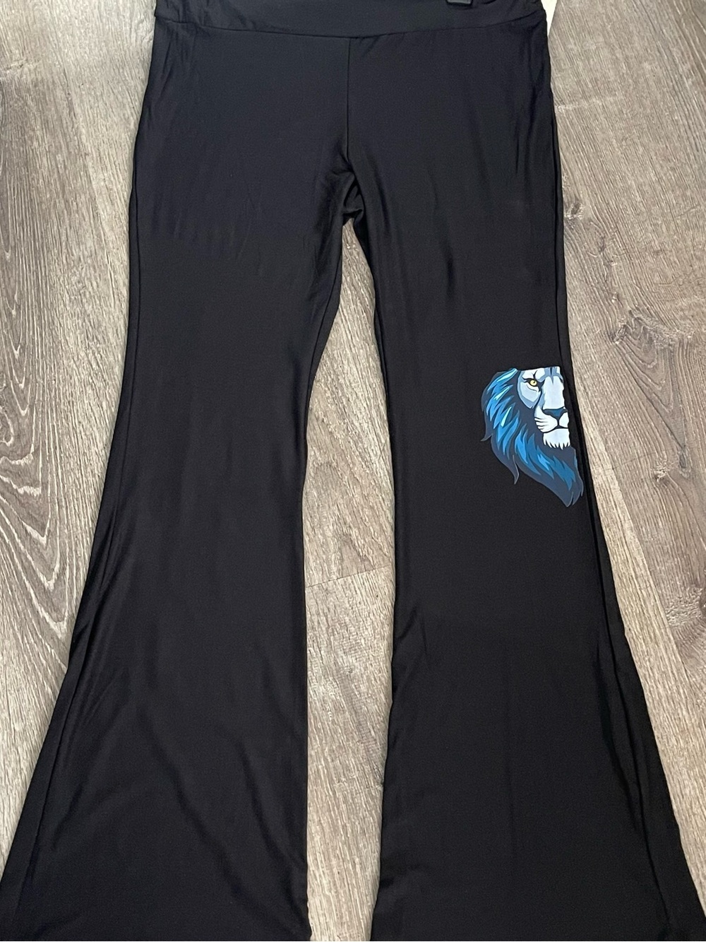 Detroit Lions Flared Yoga Pants with Blue Lion Graphic - Picture 3 of 3